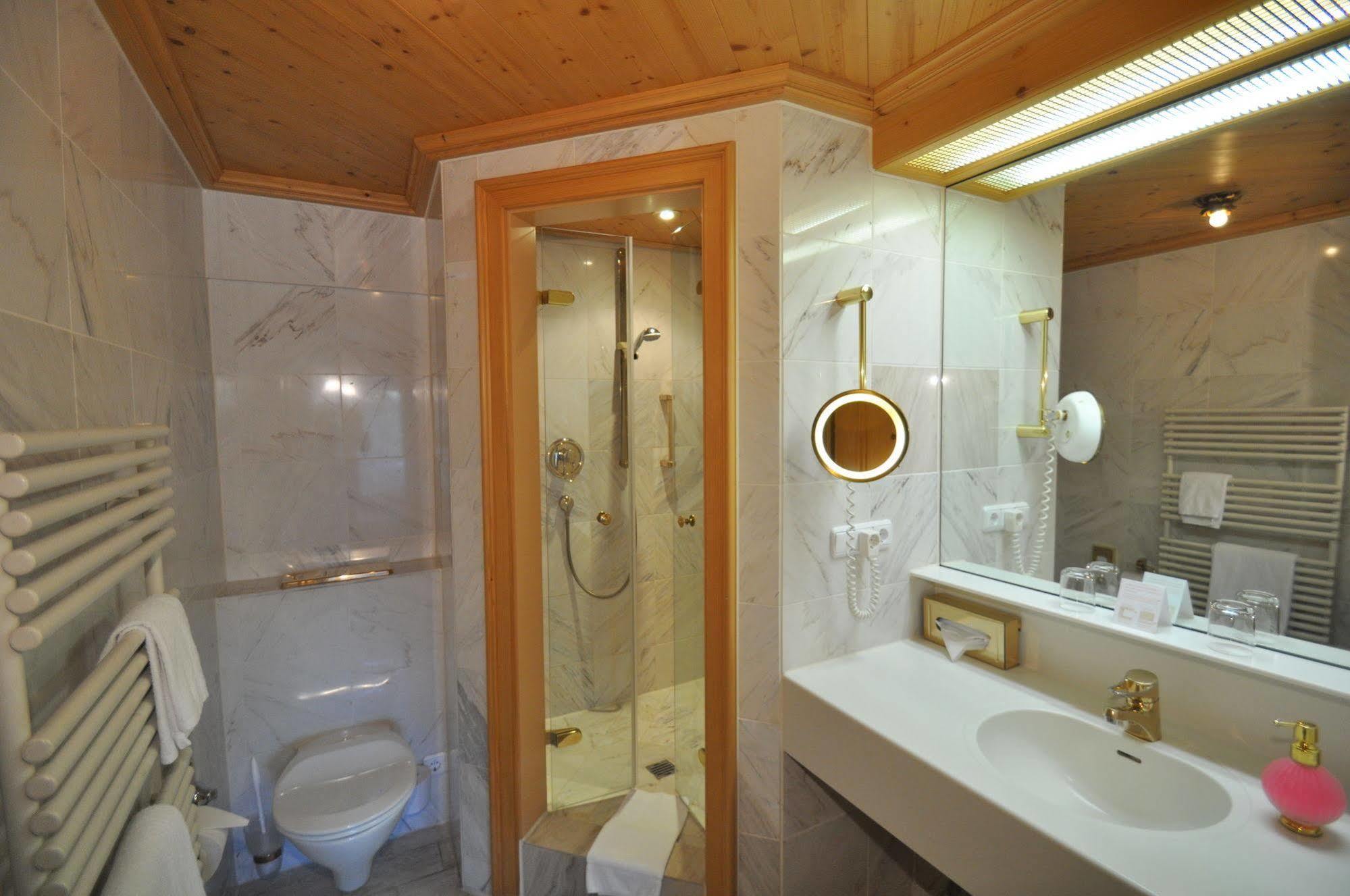 Alpenhotel - Ein Rovell